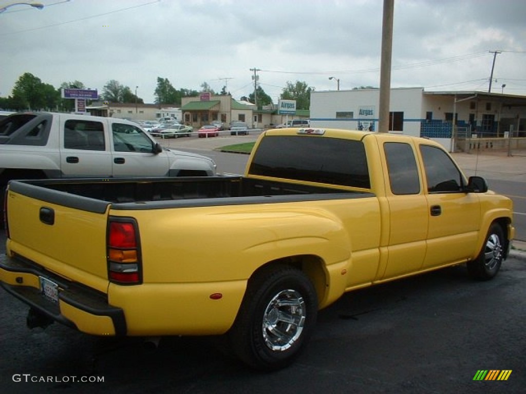 2002 Silverado 3500 LT Extended Cab Dually - Wheatland Yellow / Graphite photo #3