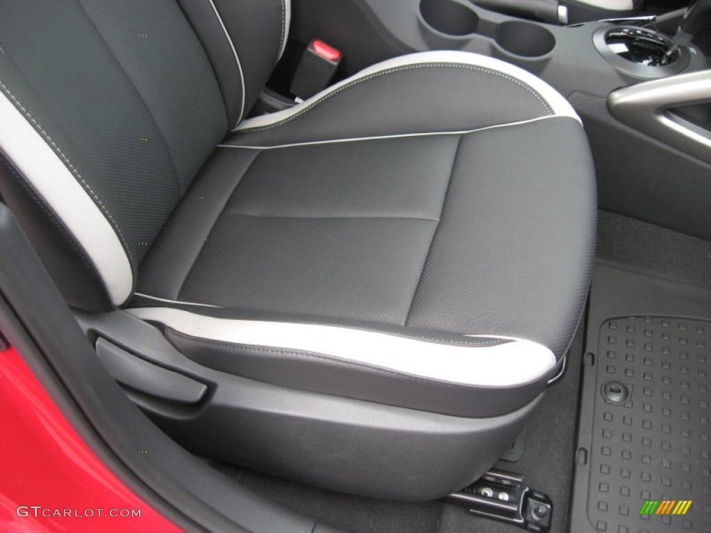 2013 Hyundai Veloster Turbo Front Seat Photo #76457219