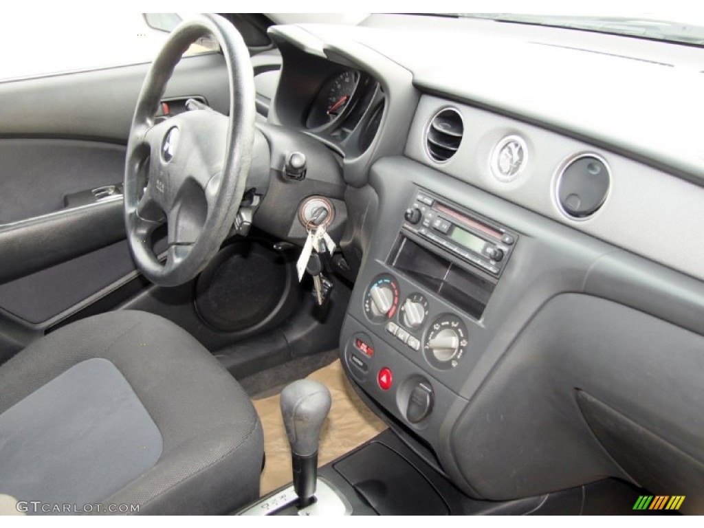Charcoal Interior 2005 Mitsubishi Outlander LS AWD Photo #76459865