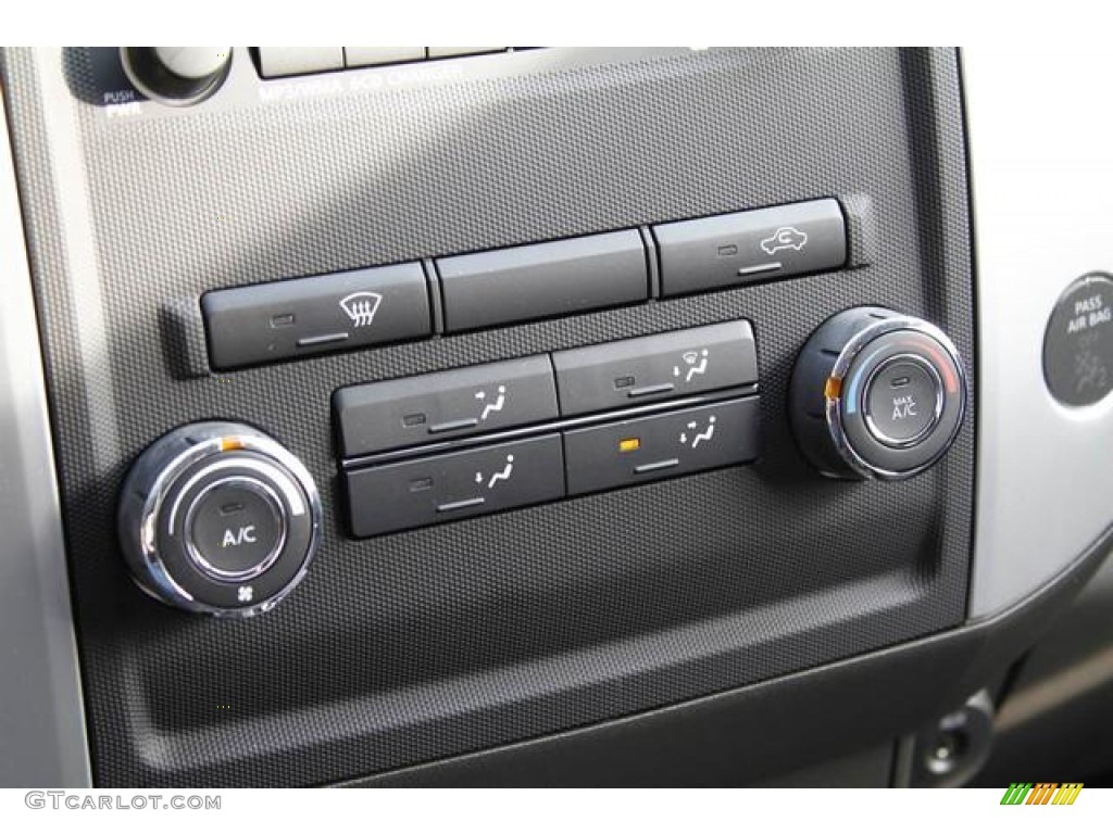 2012 Nissan Frontier SV V6 King Cab 4x4 Controls Photos