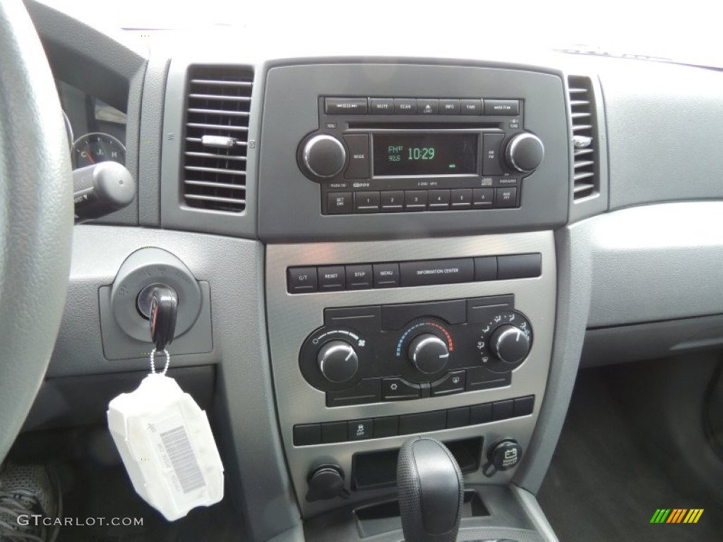 2007 Jeep Grand Cherokee Laredo Controls Photo #76465226
