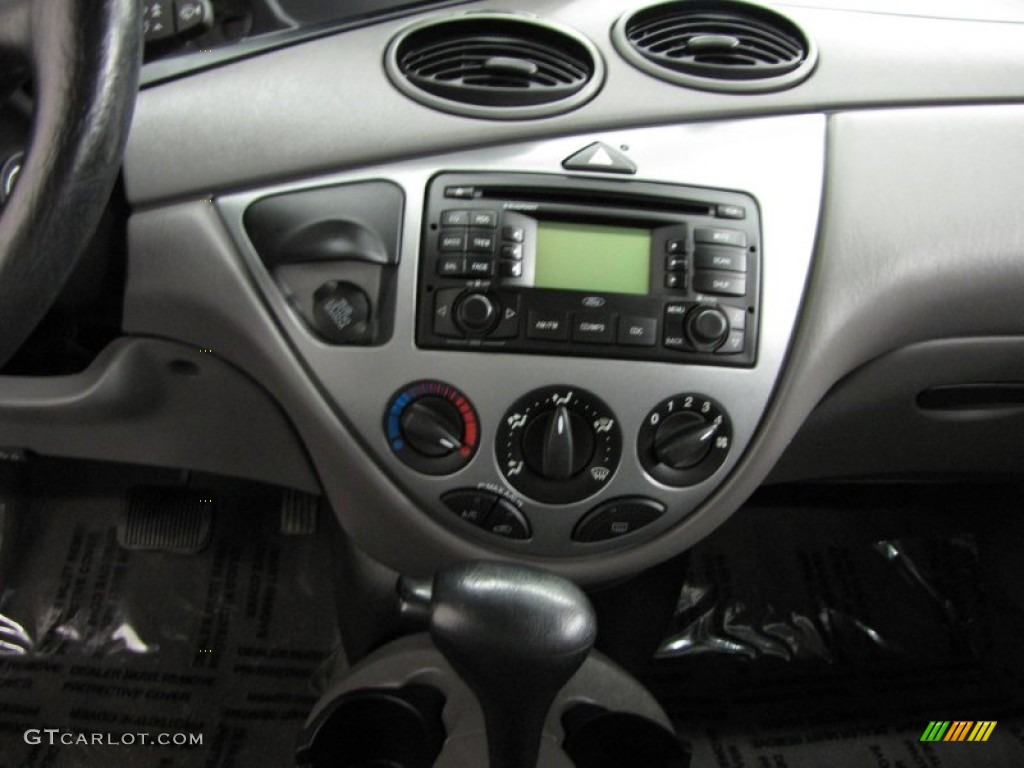 2004 Focus ZTS Sedan - Liquid Grey Metallic / Medium Graphite photo #22