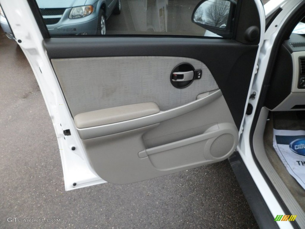 2005 Chevrolet Equinox LS Light Gray Door Panel Photo #76468522
