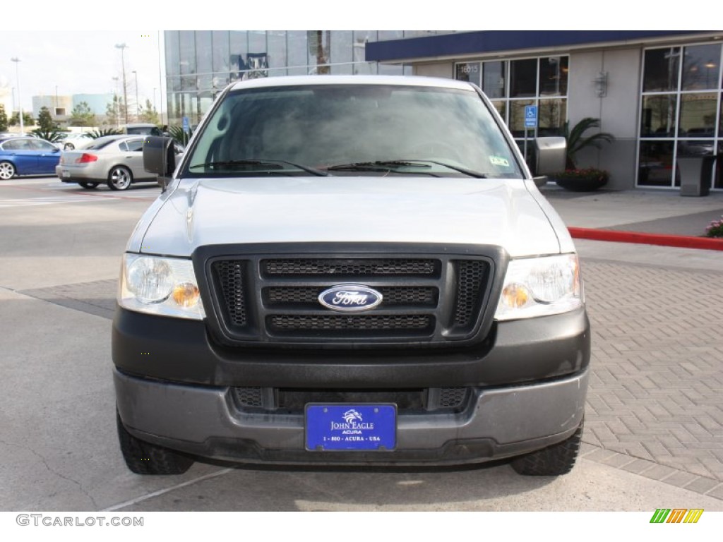 2005 F150 XL Regular Cab - Silver Metallic / Medium Flint Grey photo #3