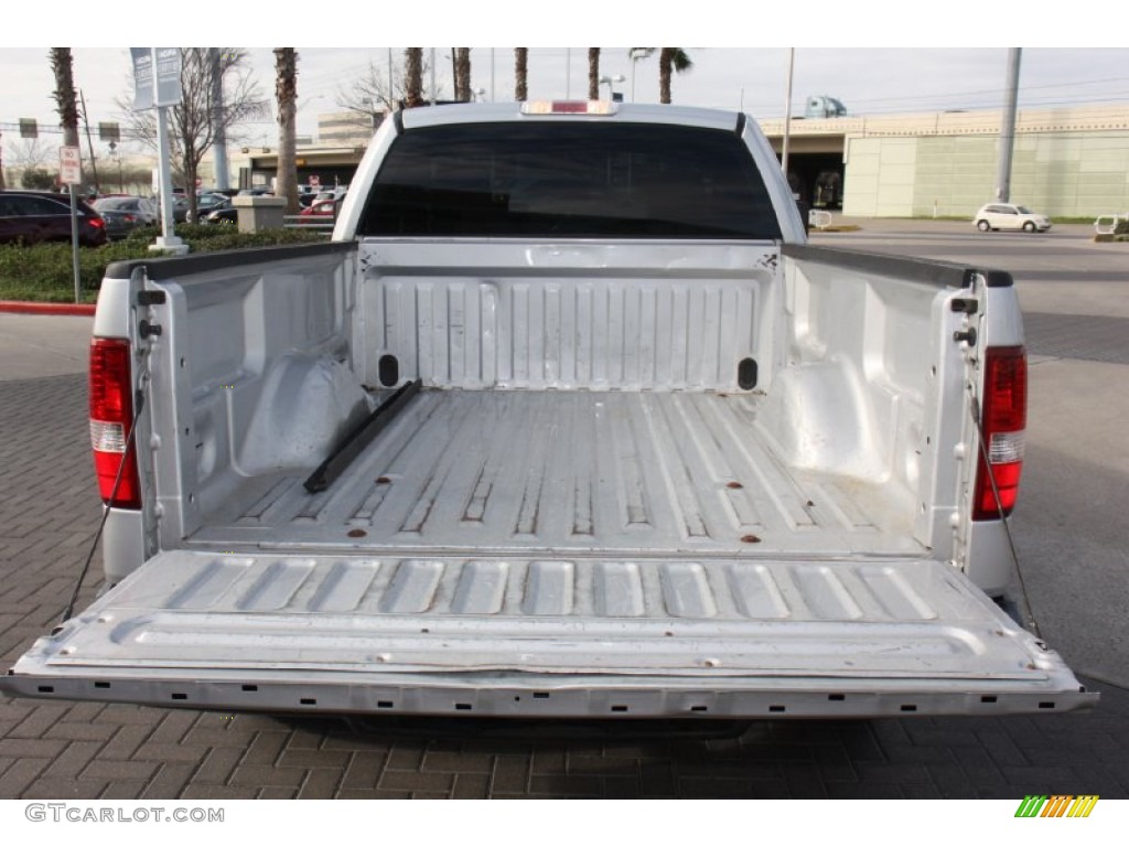 2005 F150 XL Regular Cab - Silver Metallic / Medium Flint Grey photo #12