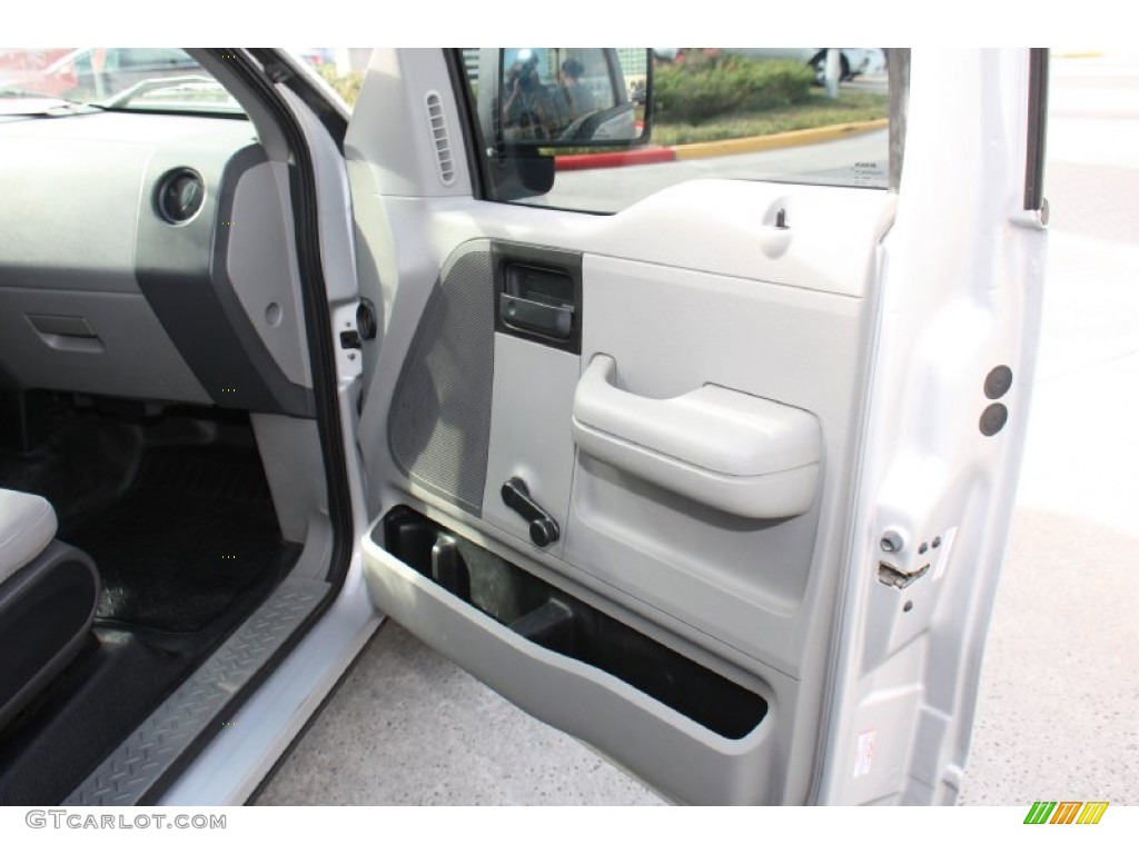 2005 F150 XL Regular Cab - Silver Metallic / Medium Flint Grey photo #13
