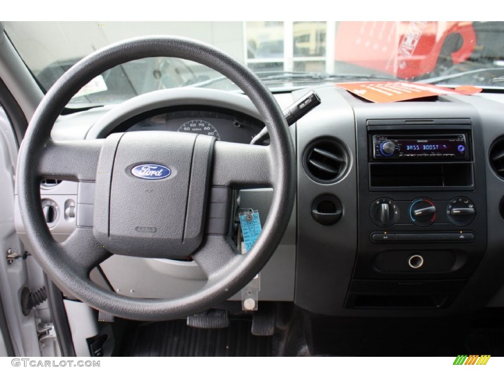 2005 F150 XL Regular Cab - Silver Metallic / Medium Flint Grey photo #19