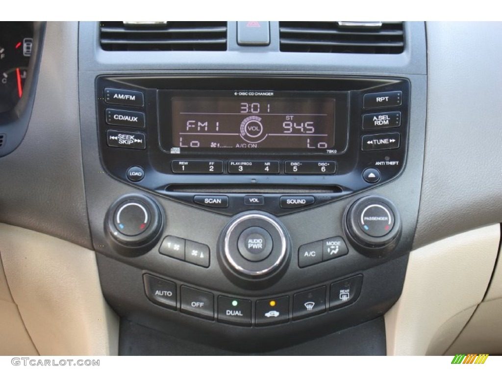 2003 Honda Accord EX-L Sedan Audio System Photos