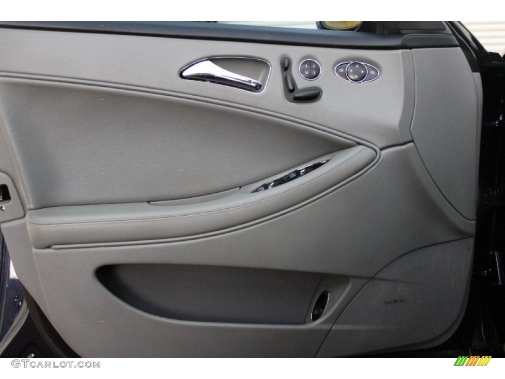 2006 Mercedes-Benz CLS 500 Ash Grey Door Panel Photo #76477766