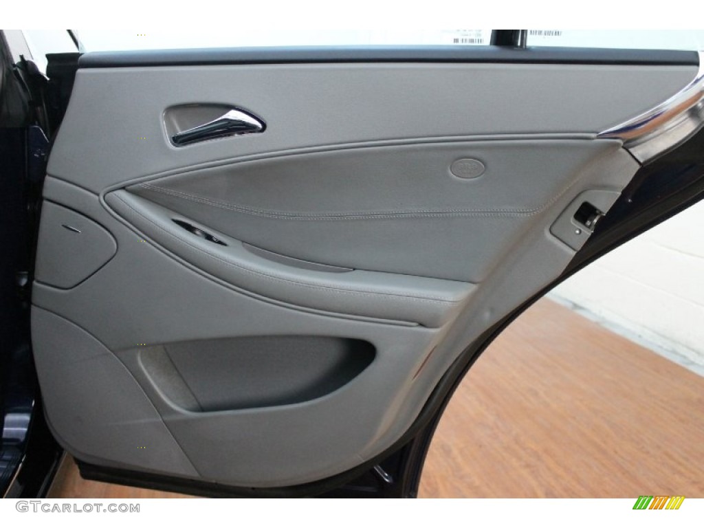 2006 Mercedes-Benz CLS 500 Ash Grey Door Panel Photo #76477813