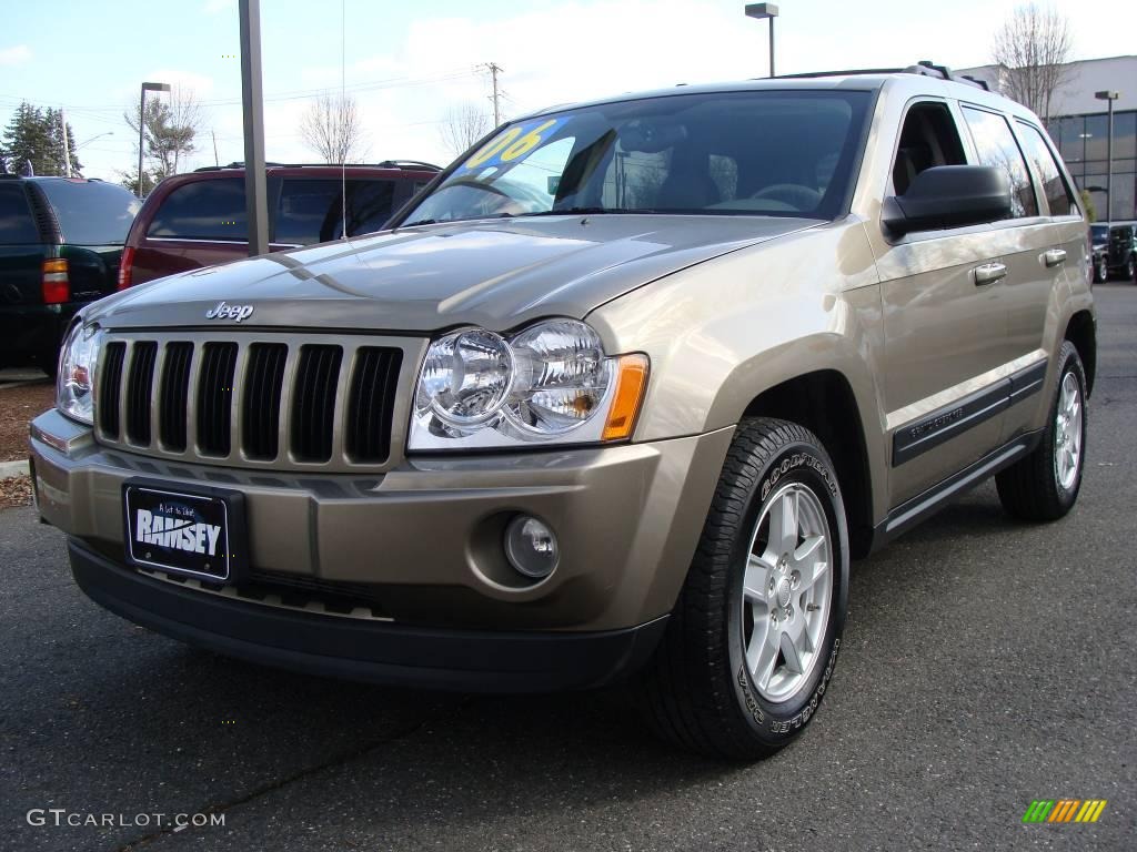 Light Khaki Metallic Jeep Grand Cherokee