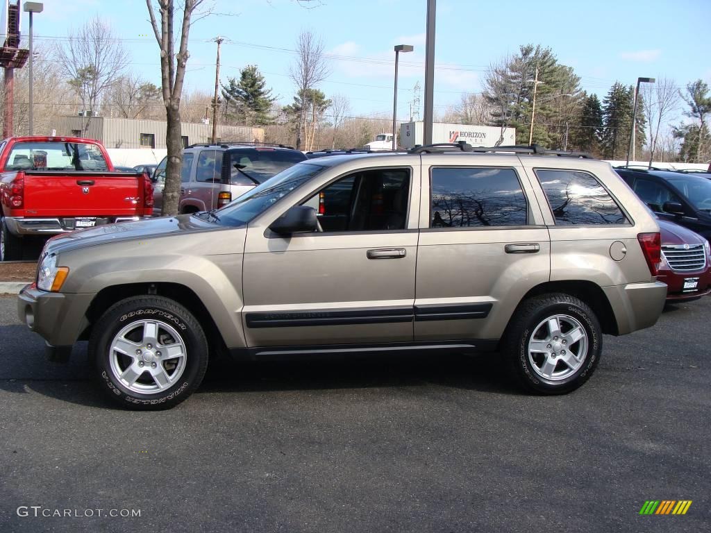 2006 Grand Cherokee Laredo 4x4 - Light Khaki Metallic / Khaki photo #3