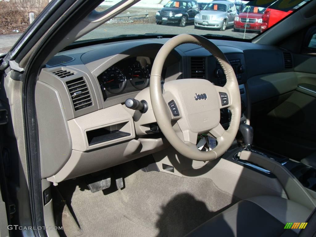 2006 Grand Cherokee Laredo 4x4 - Light Khaki Metallic / Khaki photo #9