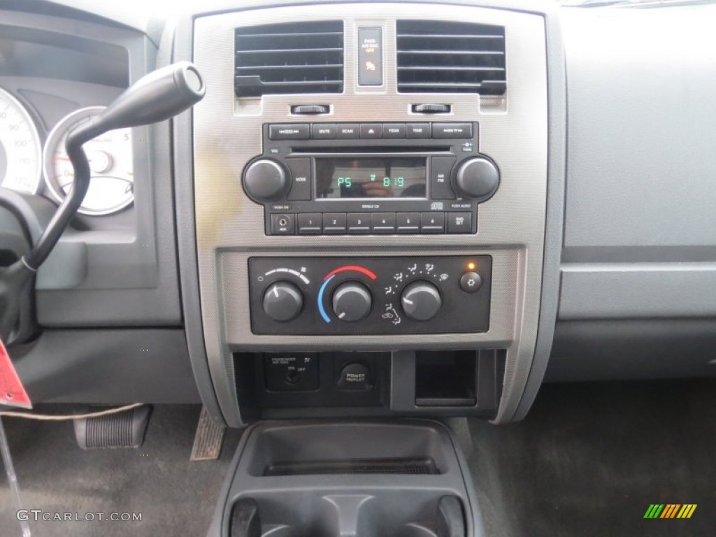 2007 Dodge Dakota SLT Club Cab Controls Photo #76479484