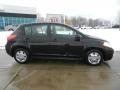 Super Black - Versa 1.8 S Hatchback Photo No. 2
