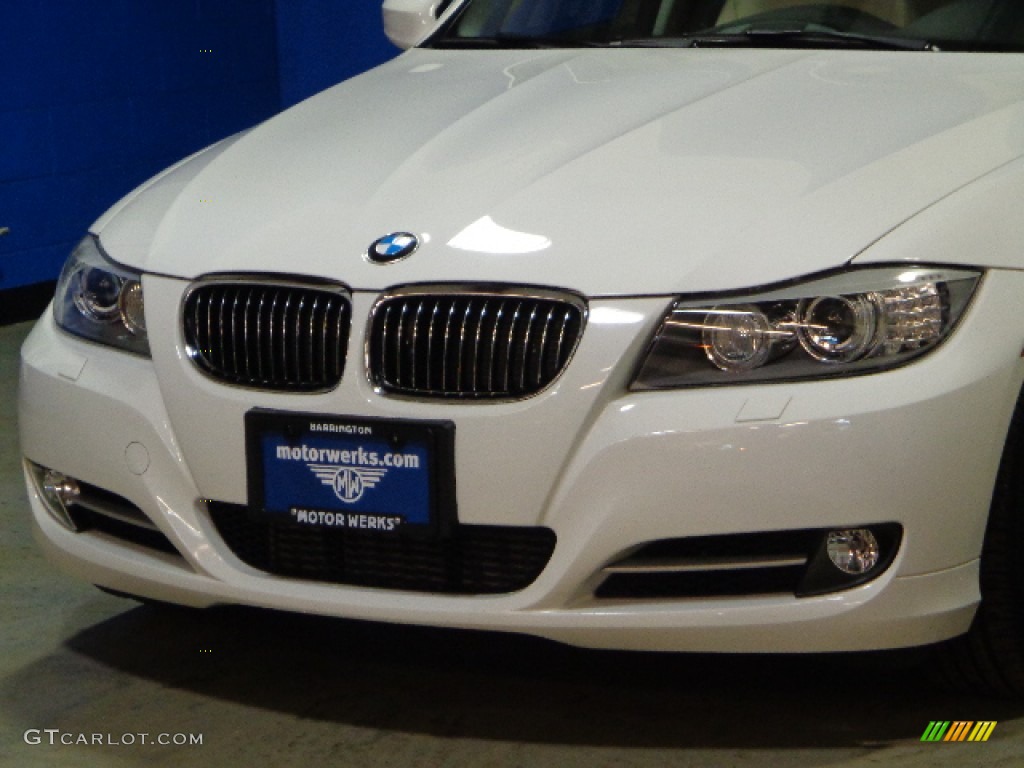 2010 3 Series 335i xDrive Sedan - Alpine White / Oyster/Black Dakota Leather photo #3