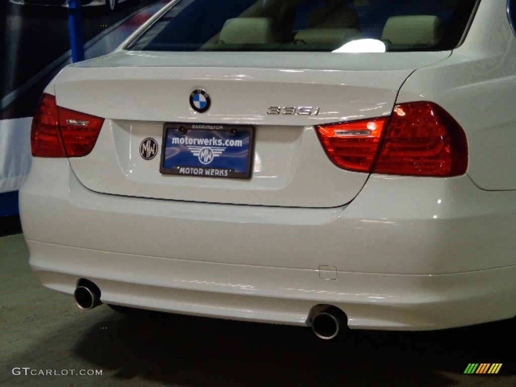 2010 3 Series 335i xDrive Sedan - Alpine White / Oyster/Black Dakota Leather photo #9