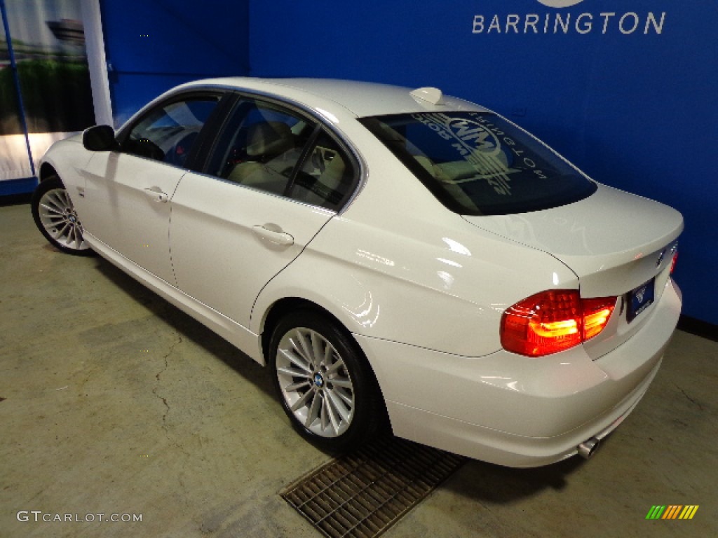2010 3 Series 335i xDrive Sedan - Alpine White / Oyster/Black Dakota Leather photo #37