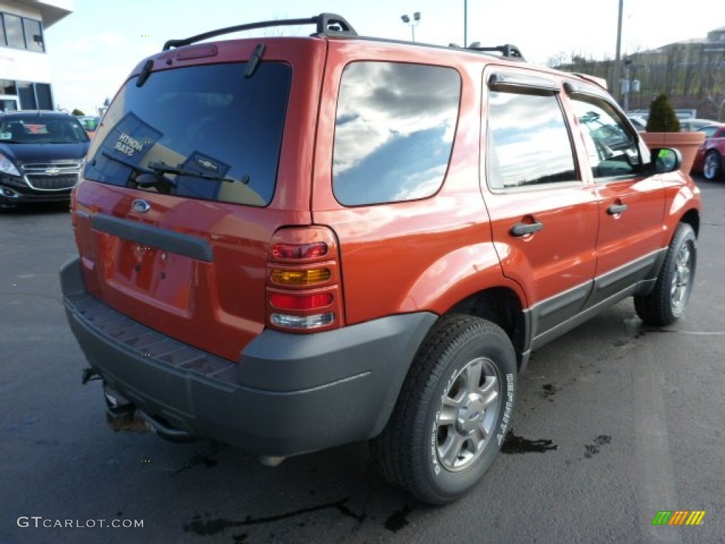 2005 Escape XLS 4WD - Blazing Copper Metallic / Medium/Dark Flint Grey photo #3
