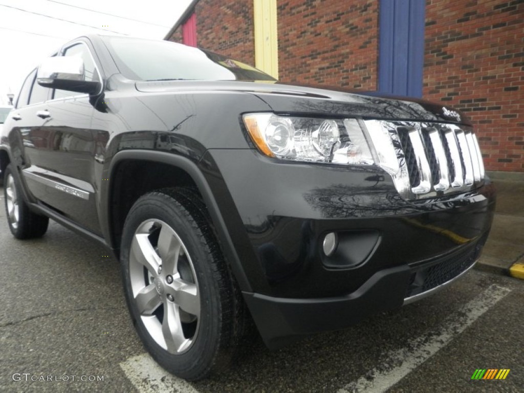 2013 Grand Cherokee Overland 4x4 - Brilliant Black Crystal Pearl / New Saddle/Black photo #1