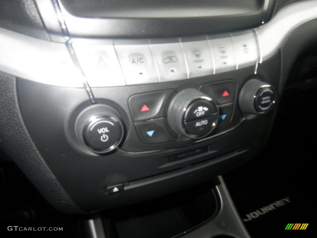 2013 Dodge Journey R/T Controls Photo #76505700