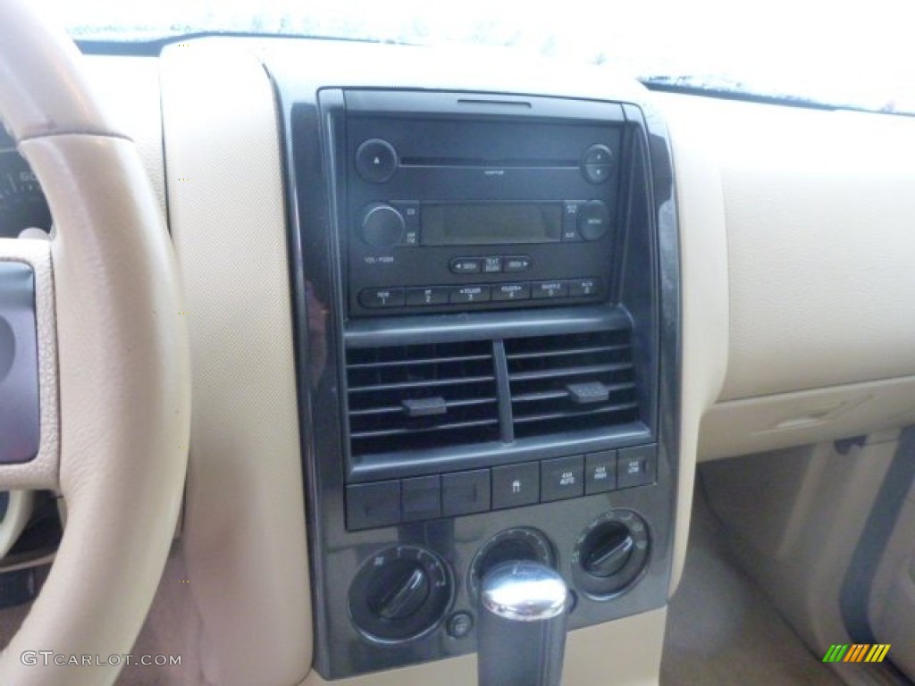 2006 Ford Explorer XLT 4x4 Controls Photo #76506035