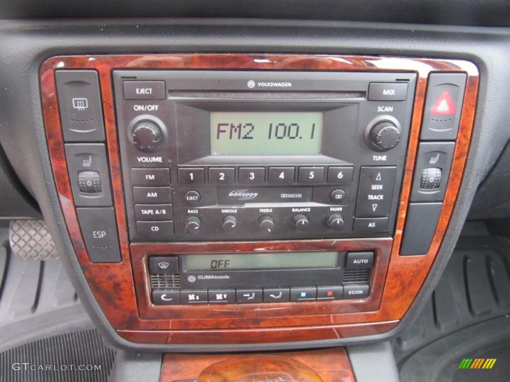 2003 Volkswagen Passat GLX 4Motion Wagon Controls Photos