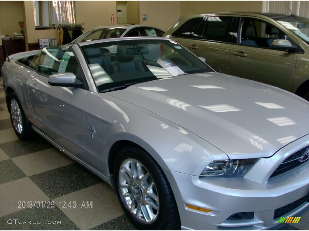 2013 Mustang V6 Convertible - Ingot Silver Metallic / Charcoal Black photo #4