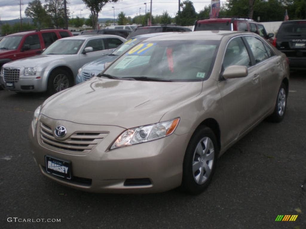 2007 Camry LE - Desert Sand Mica / Bisque photo #1