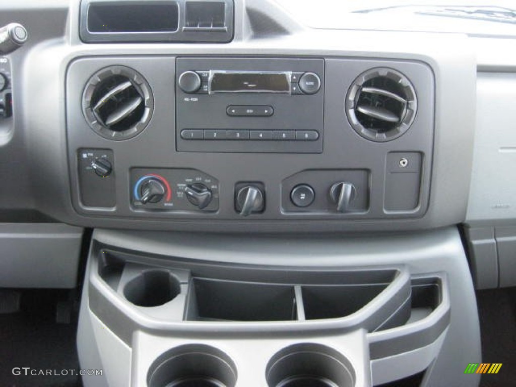 2013 Ford E Series Van E150 Commercial Controls Photos