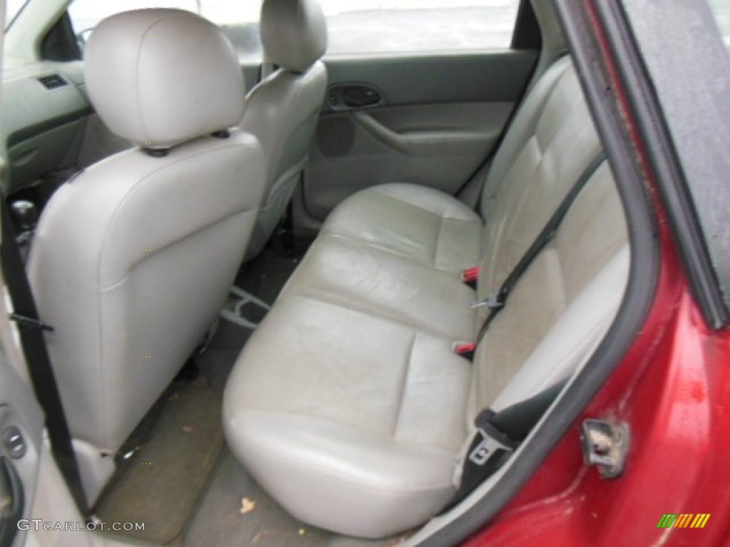 2005 Ford Focus ZXW SE Wagon Rear Seat Photos