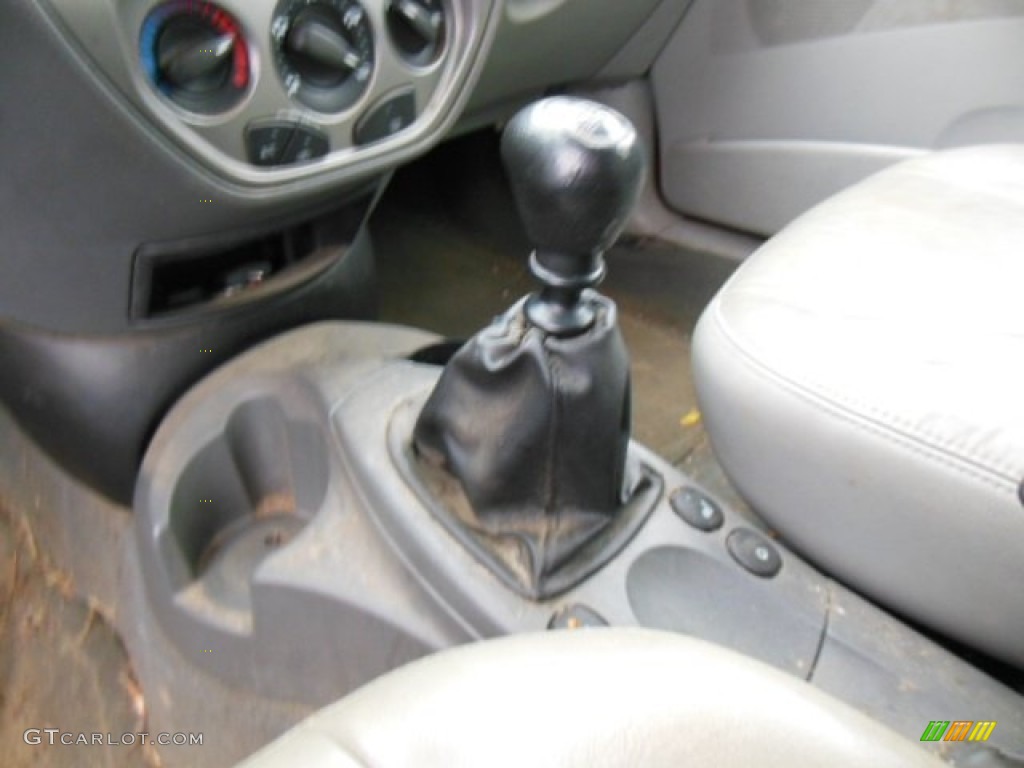 2005 Ford Focus ZXW SE Wagon Transmission Photos