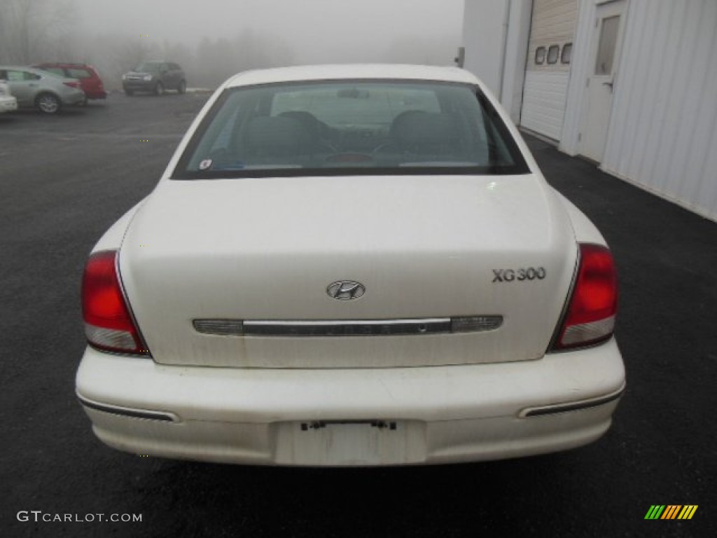 2001 XG300 Sedan - Nordic White / Black photo #5