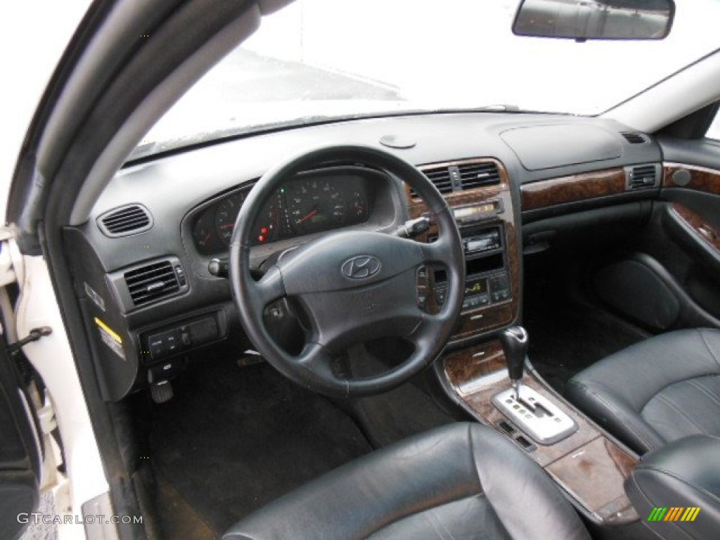 2001 XG300 Sedan - Nordic White / Black photo #8
