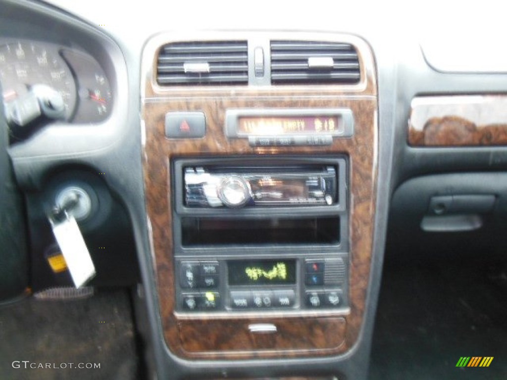2001 XG300 Sedan - Nordic White / Black photo #11