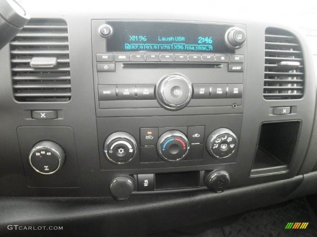 2013 GMC Sierra 2500HD SLE Regular Cab 4x4 Controls Photo #76512698
