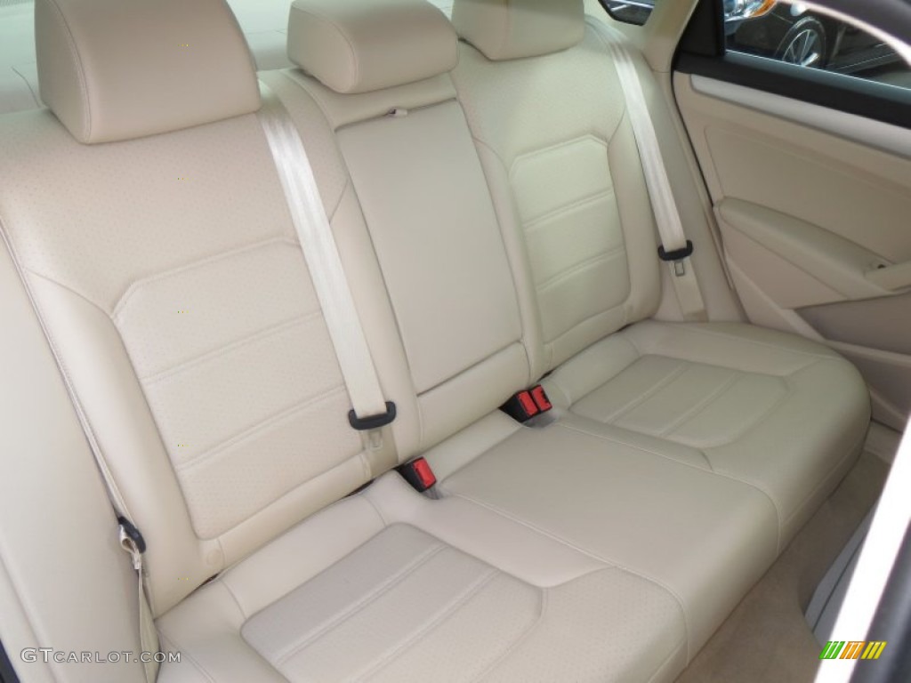 Cornsilk Beige Interior 2013 Volkswagen Passat 2.5L SE Photo #76515587