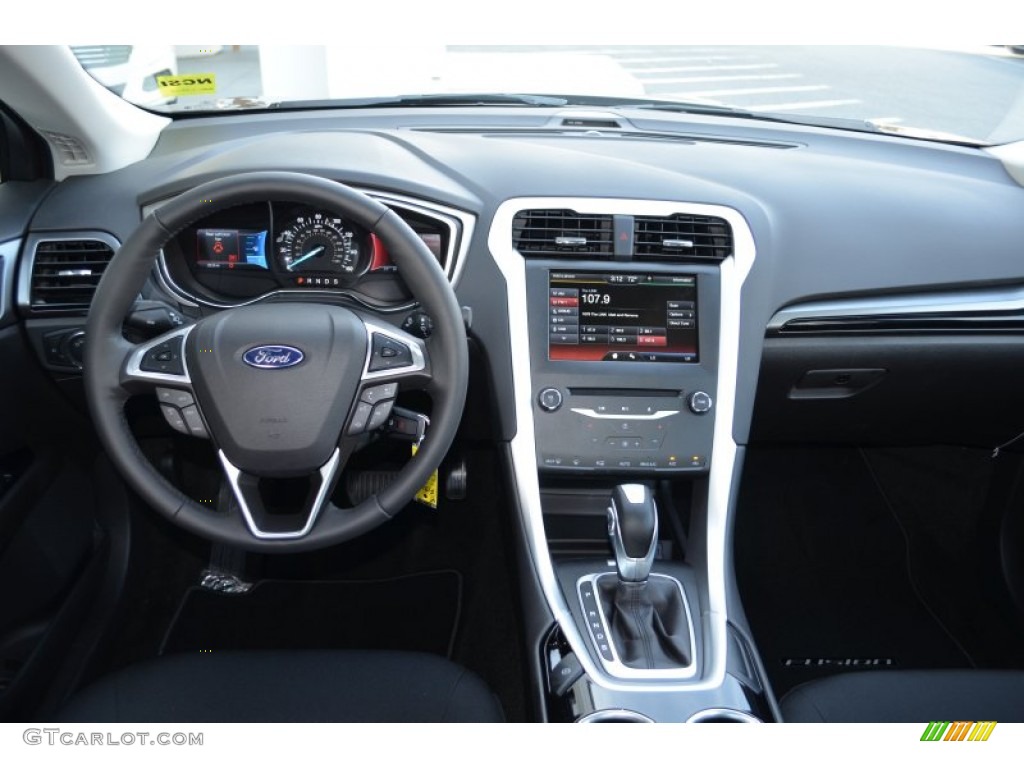 2013 Fusion SE 1.6 EcoBoost - Tuxedo Black Metallic / Charcoal Black photo #22