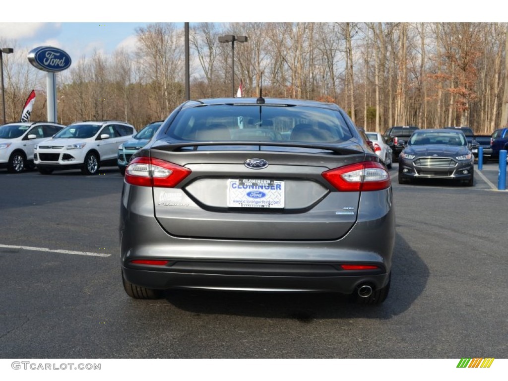2013 Fusion SE 1.6 EcoBoost - Sterling Gray Metallic / SE Appearance Package Charcoal Black/Red Stitching photo #4