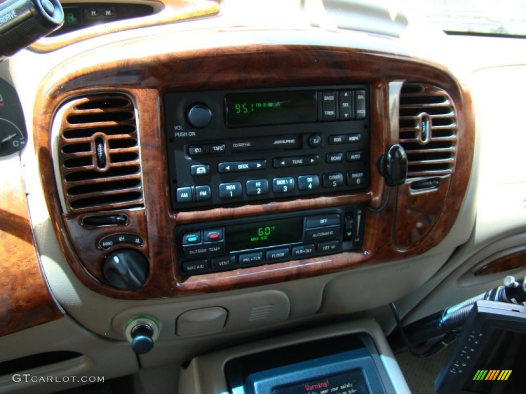 2001 Navigator 4x4 - Black Clearcoat / Medium Parchment photo #23