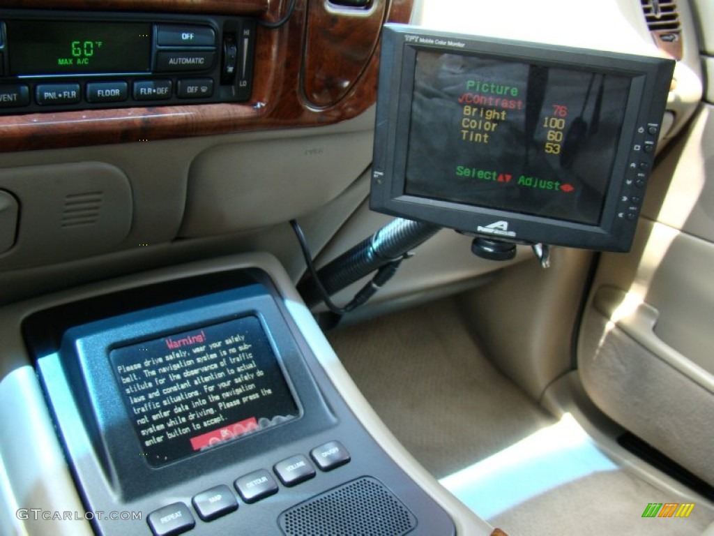 2001 Navigator 4x4 - Black Clearcoat / Medium Parchment photo #25