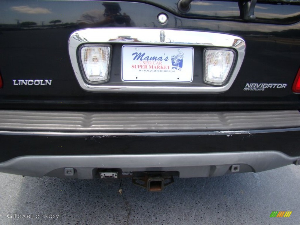 2001 Navigator 4x4 - Black Clearcoat / Medium Parchment photo #39