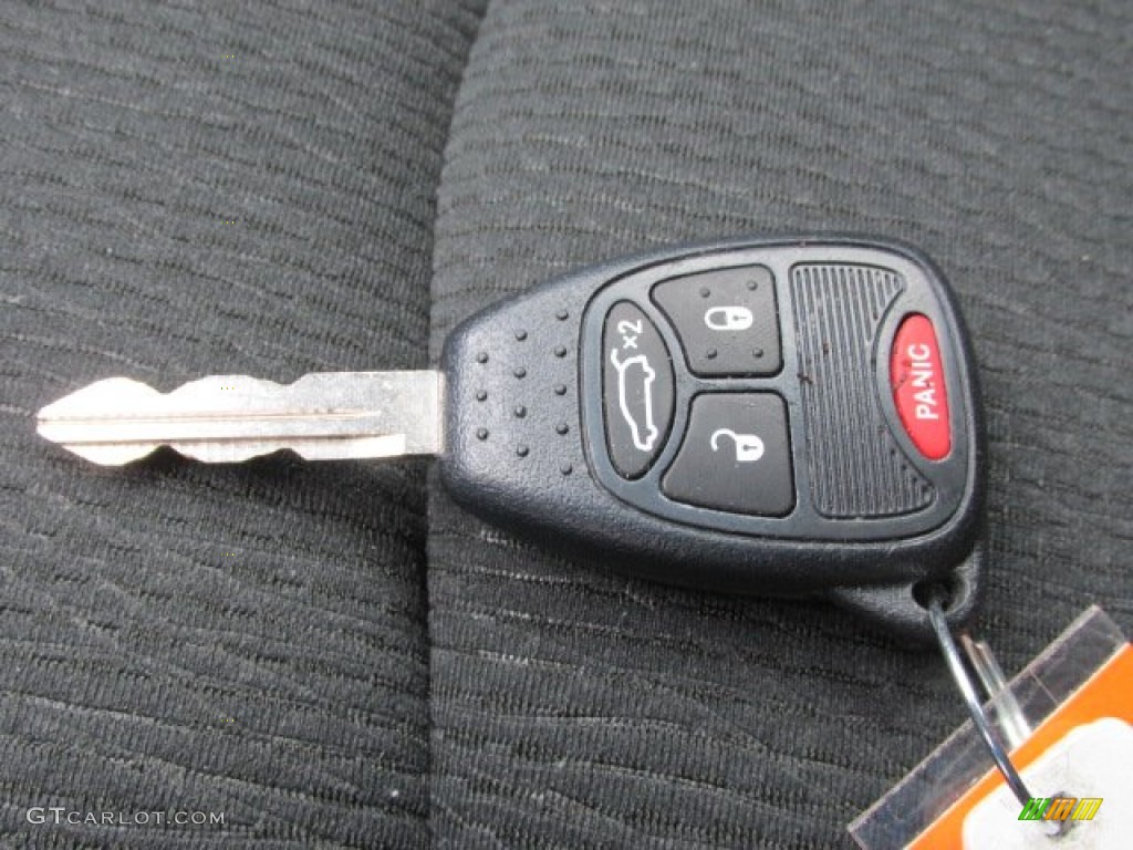 2012 Chrysler 200 Touring Sedan Keys Photos
