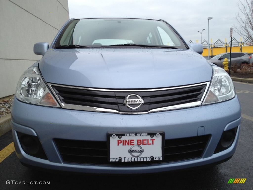 2011 Versa 1.8 S Hatchback - Arctic Blue Metallic / Charcoal photo #2