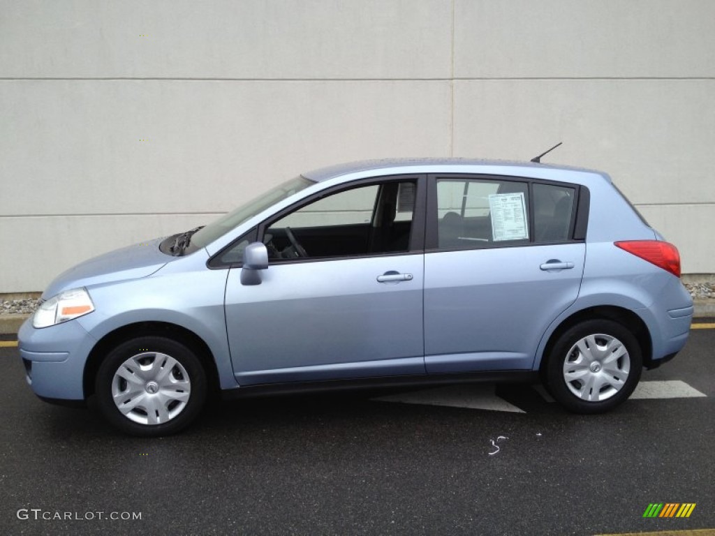 2011 Versa 1.8 S Hatchback - Arctic Blue Metallic / Charcoal photo #4