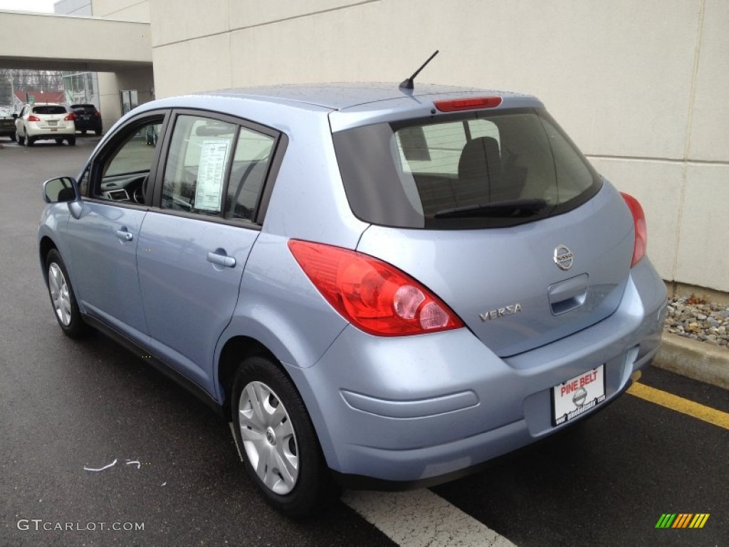 2011 Versa 1.8 S Hatchback - Arctic Blue Metallic / Charcoal photo #5