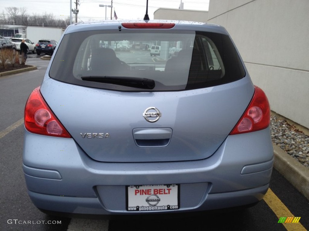 2011 Versa 1.8 S Hatchback - Arctic Blue Metallic / Charcoal photo #6