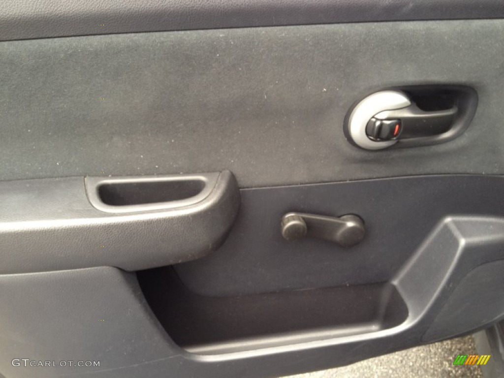 2011 Versa 1.8 S Hatchback - Arctic Blue Metallic / Charcoal photo #9