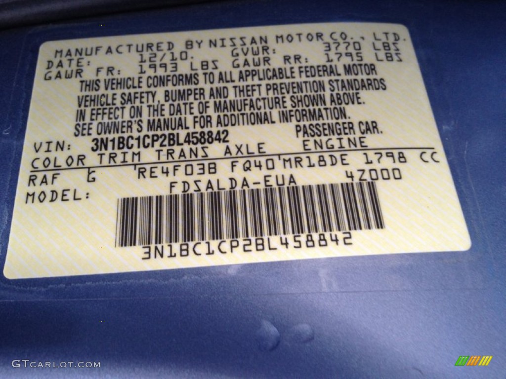2011 Versa 1.8 S Hatchback - Arctic Blue Metallic / Charcoal photo #11
