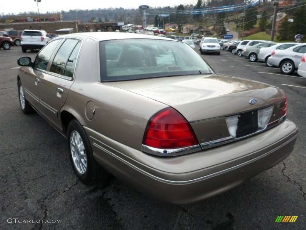 2004 Crown Victoria LX - Arizona Beige Metallic / Medium Parchment photo #4